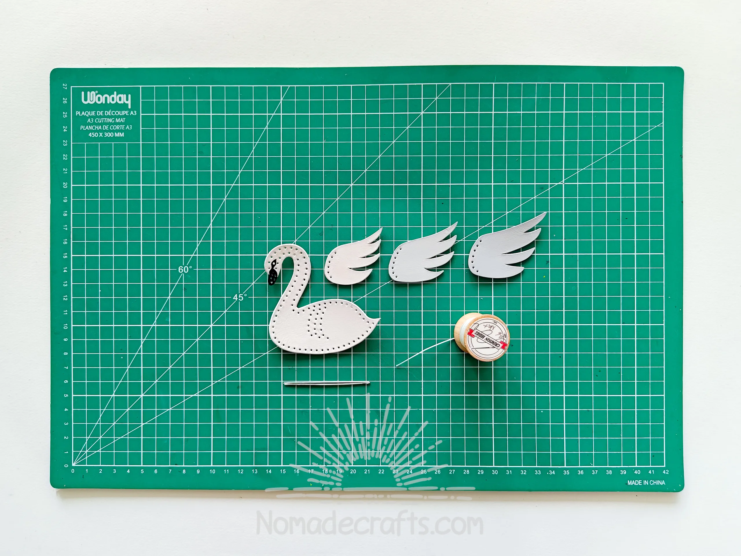 白鳥のバッグチャーム | NomadeCrafts - チュートリアル