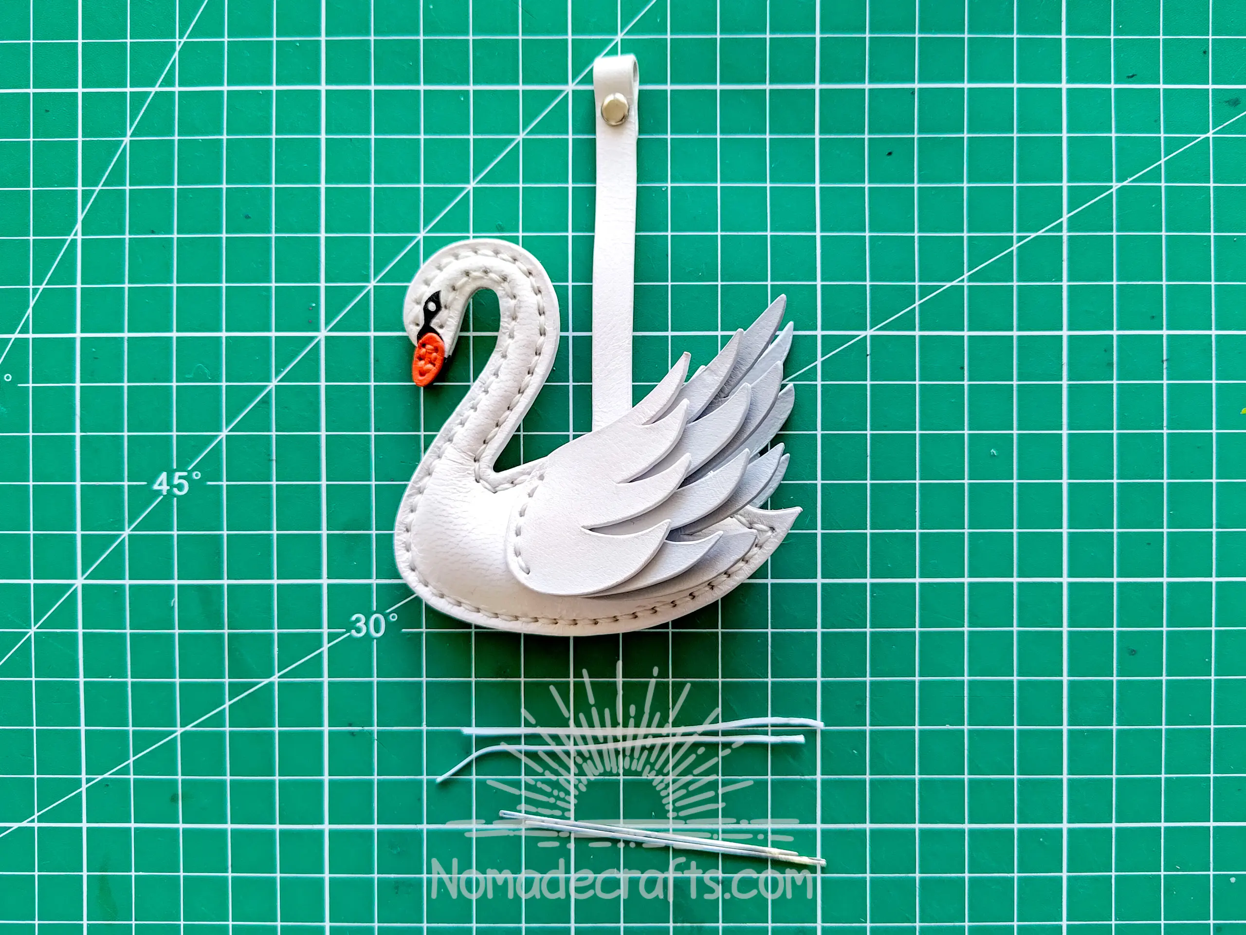 白鳥のバックチャーム スワン 名前入れ可能 白鳥のバッグチャーム | NomadeCrafts - チュートリアル