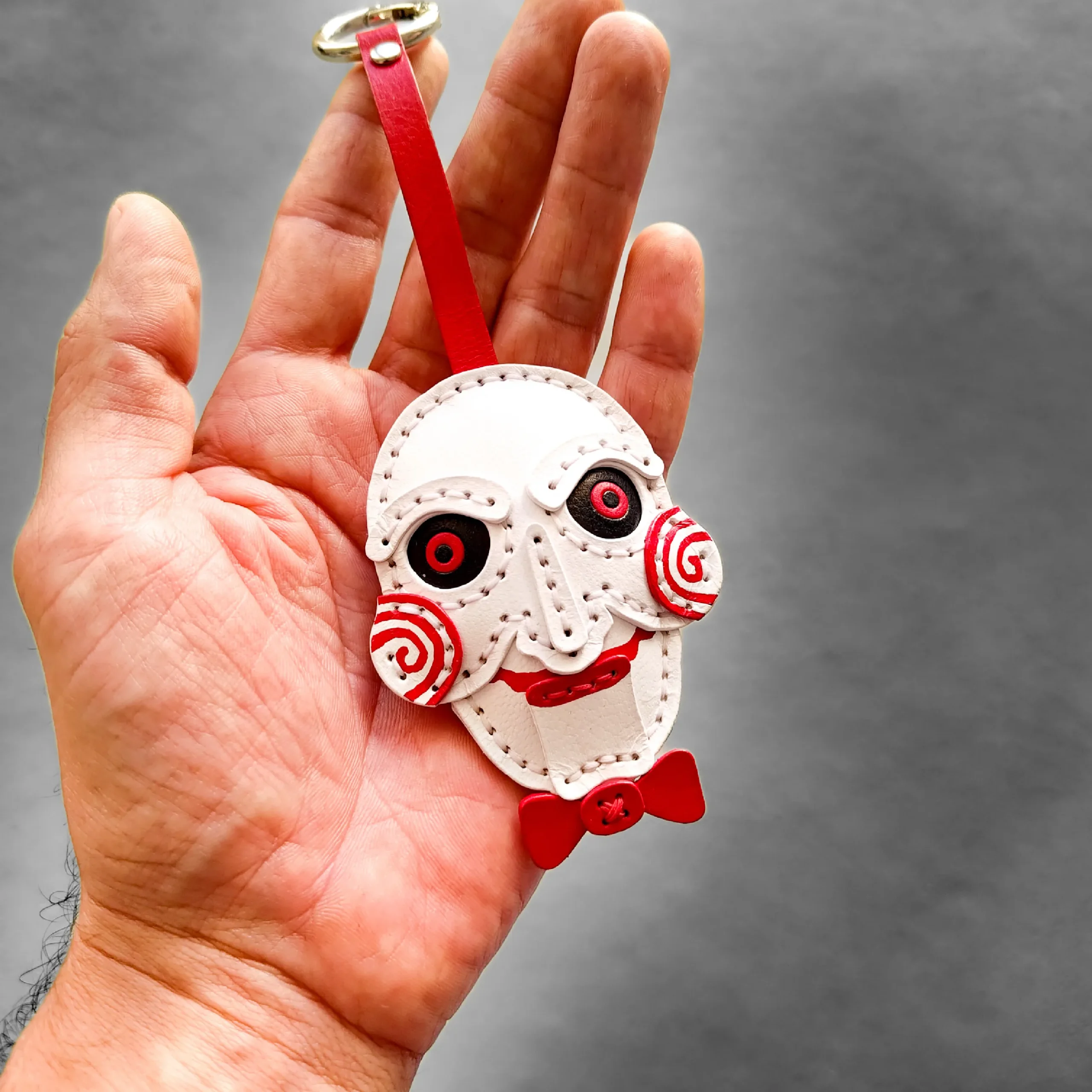 Pacote com 4 modelos de pingentes para bolsas inspirados em filmes de terror - Imagem 5