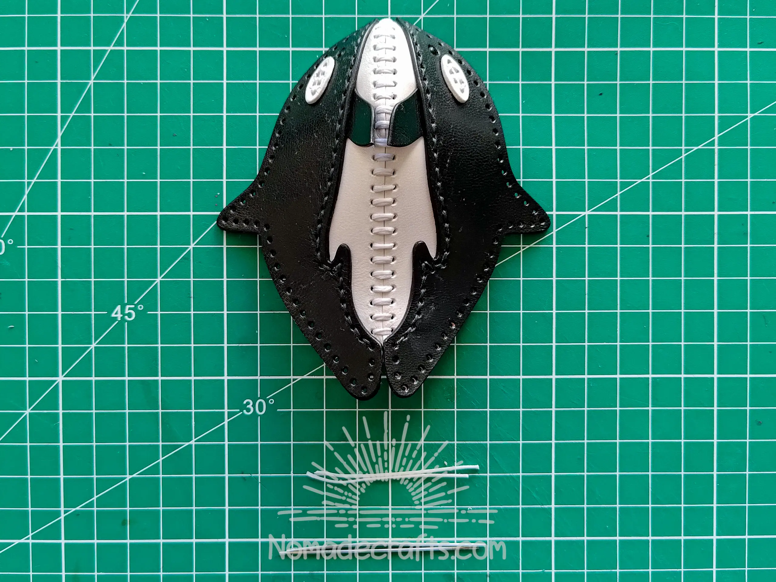 シャチのバッグチャーム｜NomadeCrafts - チュートリアル