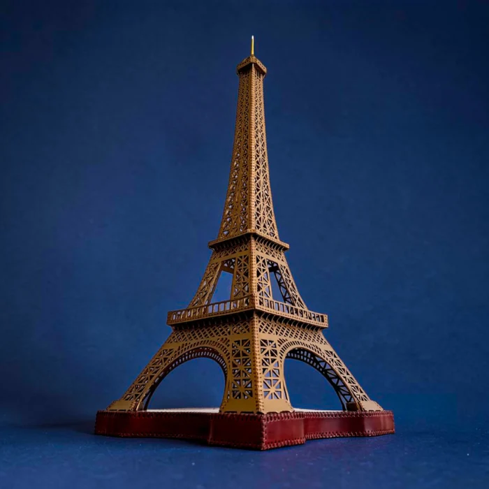 Maquette en cuir illuminée de la Tour Eiffel à l'échelle 1:500